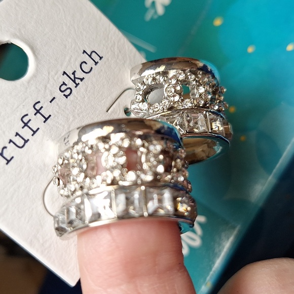 ( 5 for $20 when bundled!!) RUFF SKCH EARRINGS - Picture 7 of 7